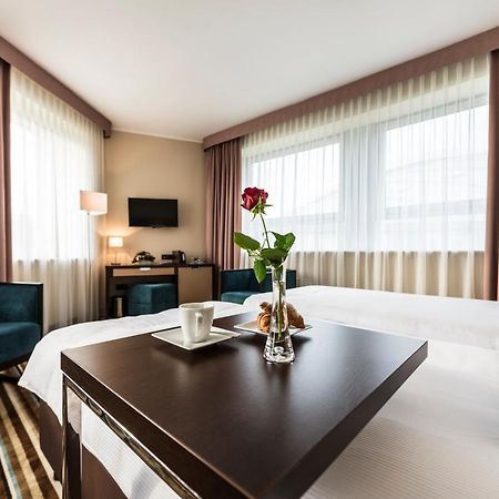 Hotel Victor Pruszkow Desilva 外观 照片