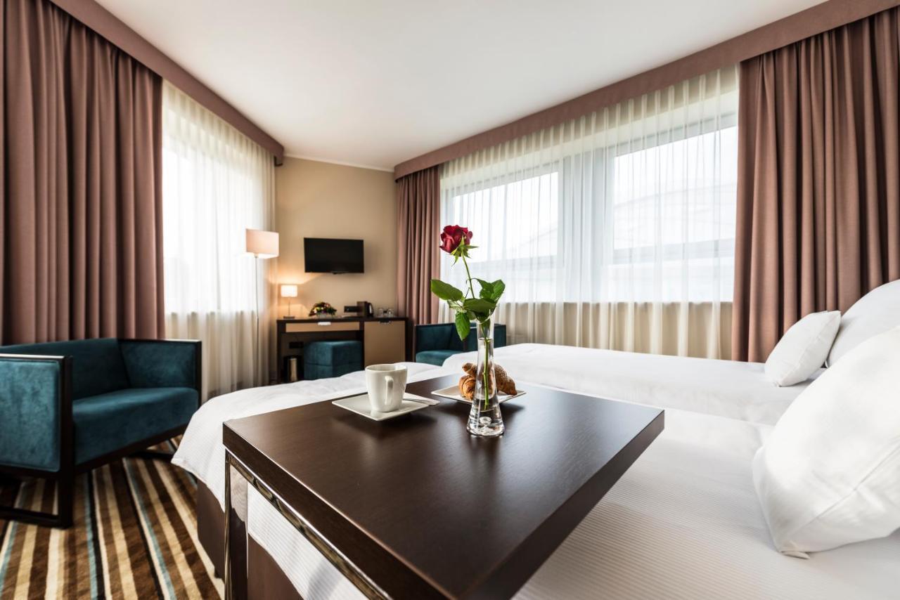 Hotel Victor Pruszkow Desilva 外观 照片
