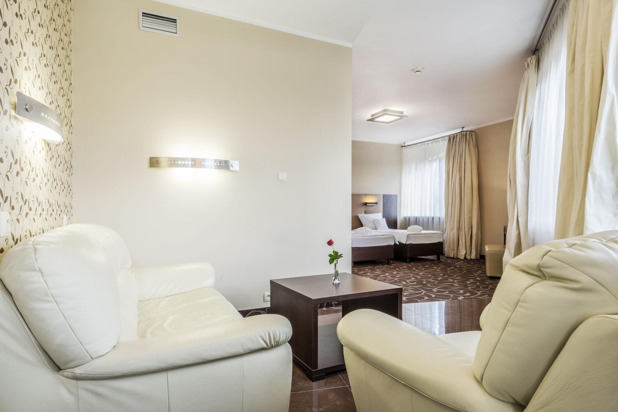 Hotel Victor Pruszkow Desilva 外观 照片