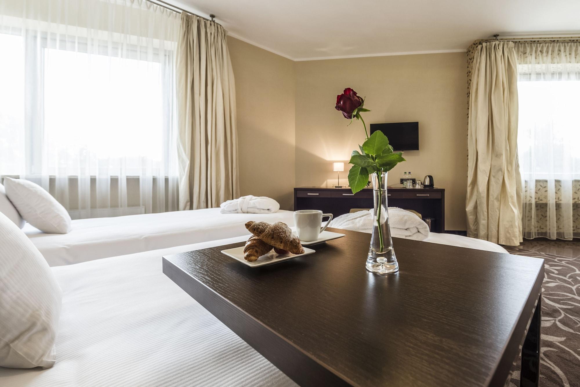 Hotel Victor Pruszkow Desilva 外观 照片