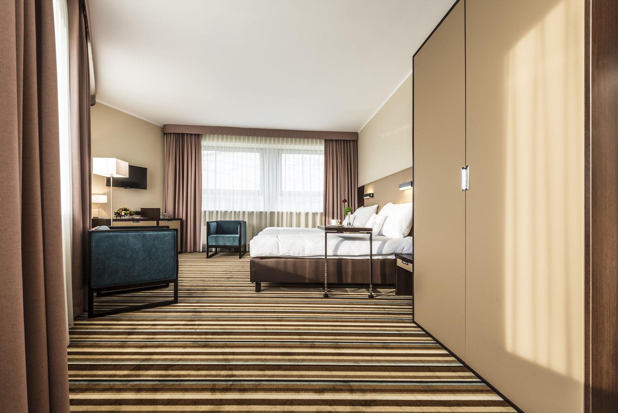 Hotel Victor Pruszkow Desilva 外观 照片