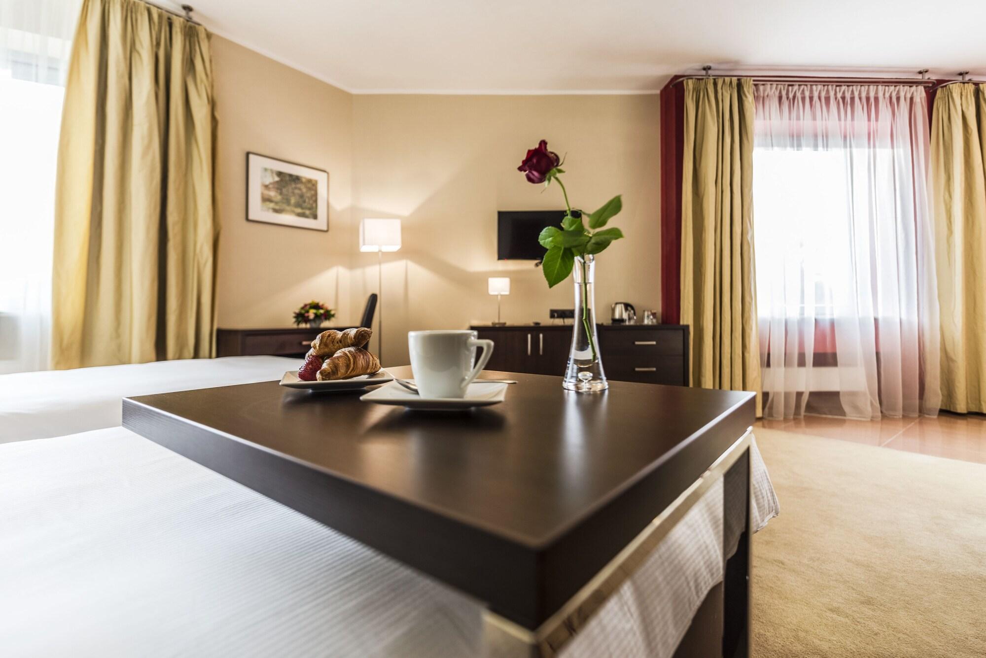 Hotel Victor Pruszkow Desilva 外观 照片
