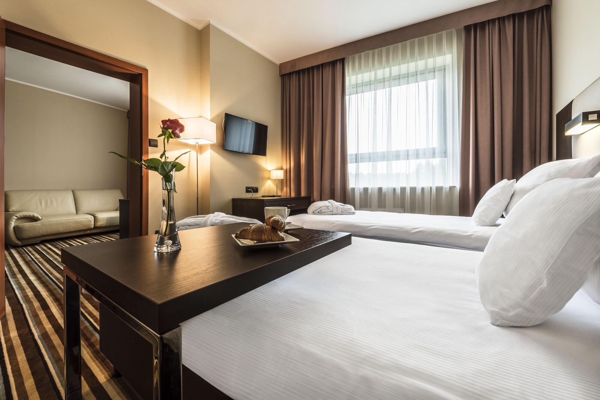 Hotel Victor Pruszkow Desilva 外观 照片