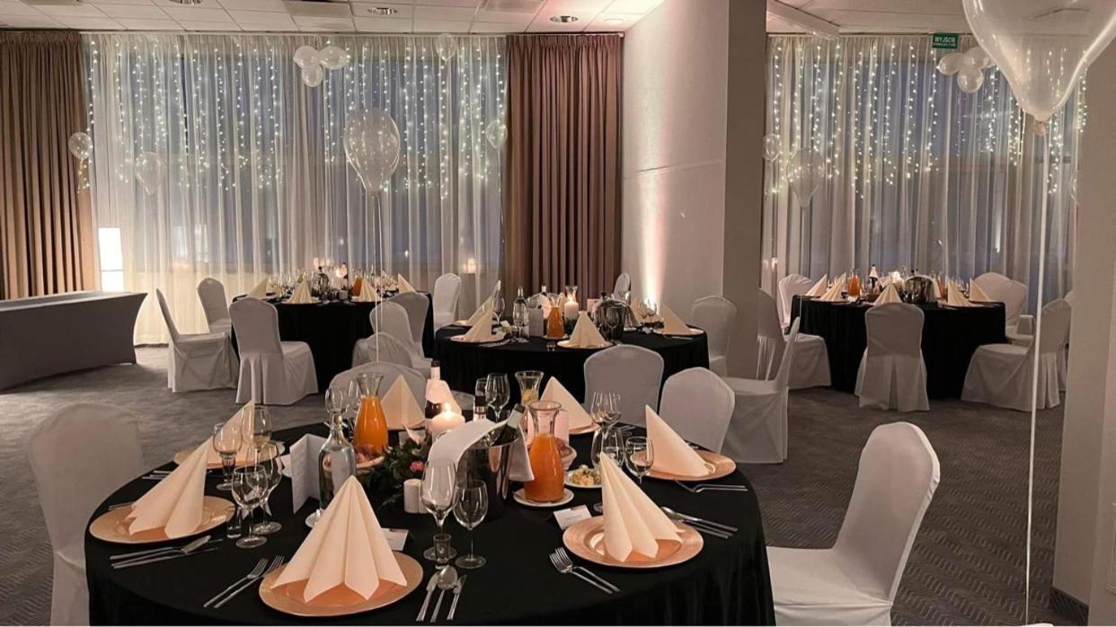 Hotel Victor Pruszkow Desilva 外观 照片