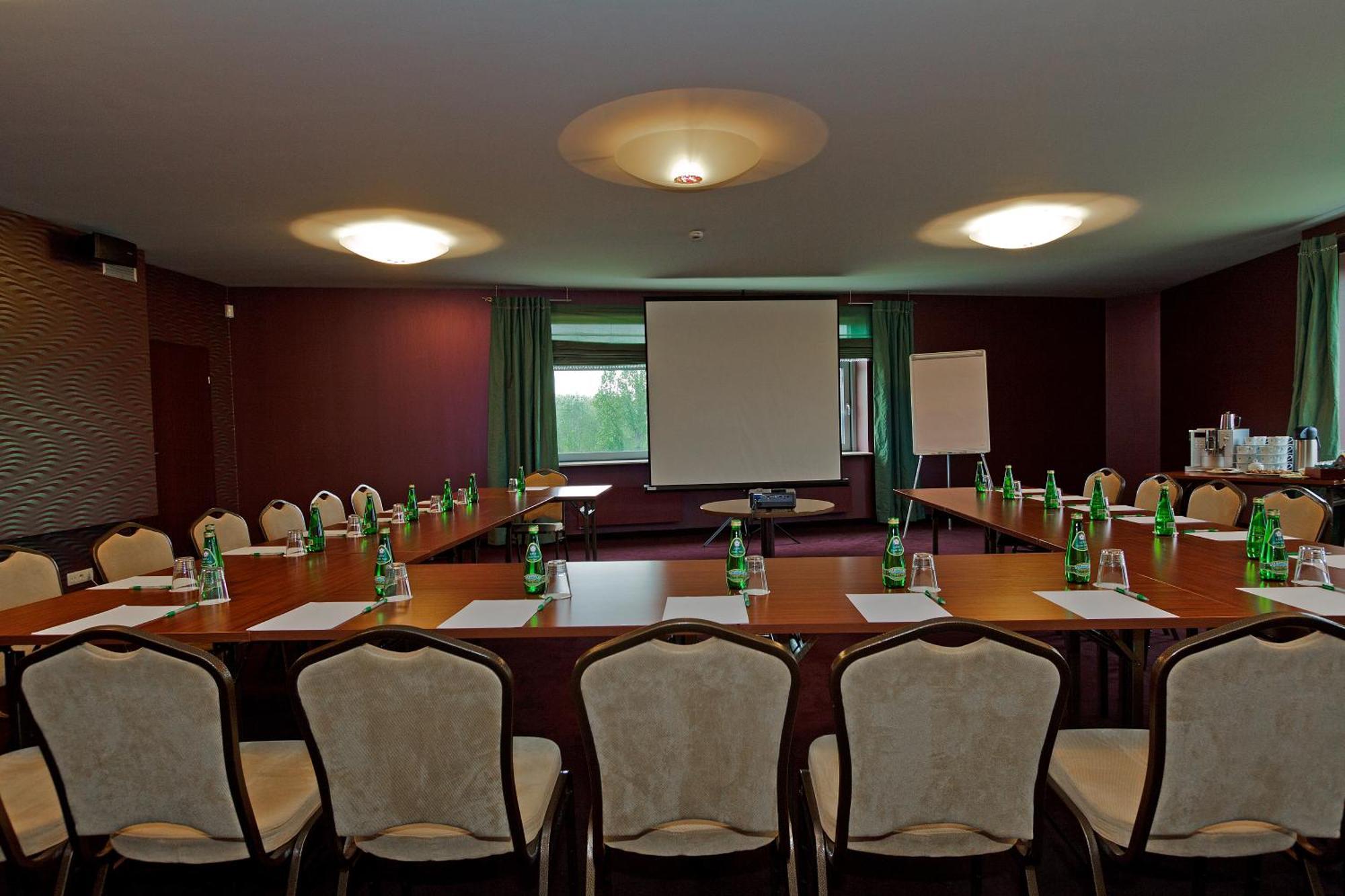 Hotel Victor Pruszkow Desilva 外观 照片